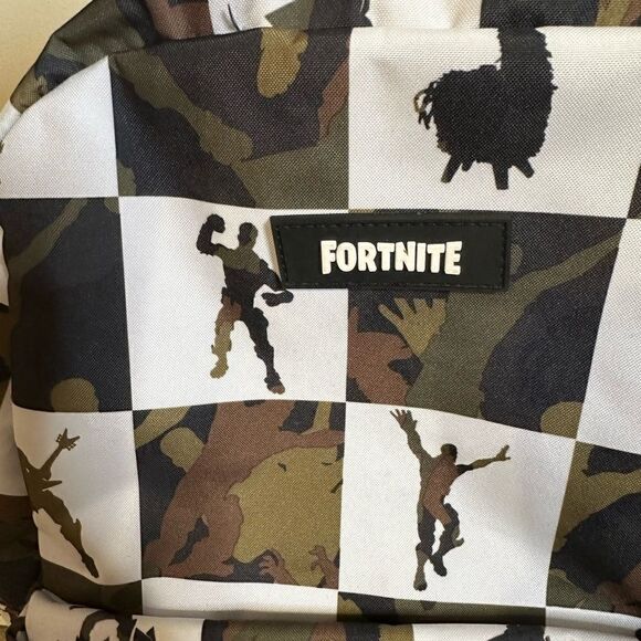 Fortnite EUC black, white, army green checked backpack no flaws - Picture 4 of 12